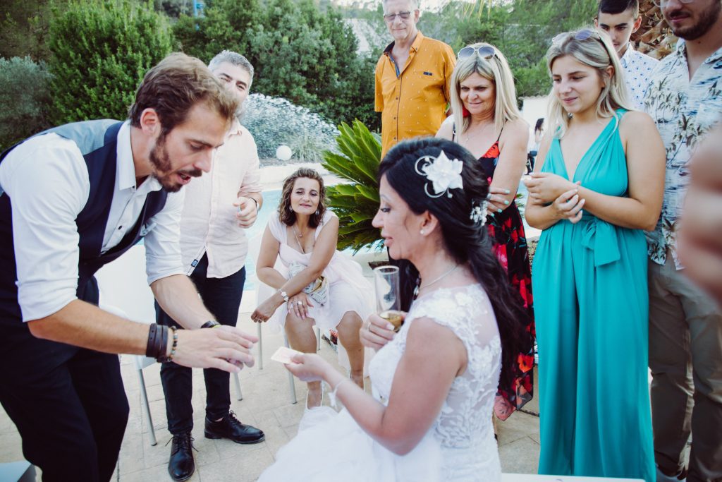 magie-mariage-var magicien pour mariage, animation du cocktail , mariée mise en avant